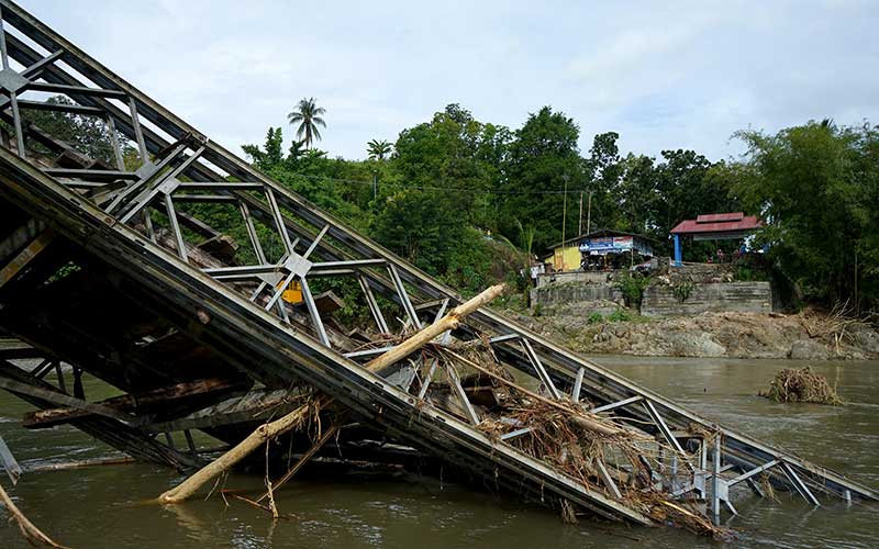  Jembatan Molintogupo di Gorontalo Ambruk Diterjang Banjir Bandang