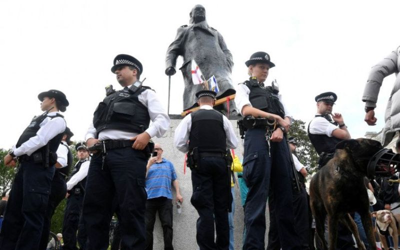  Demo Tolak Rasisme di London Ricuh, Polisi Tahan 100 Orang