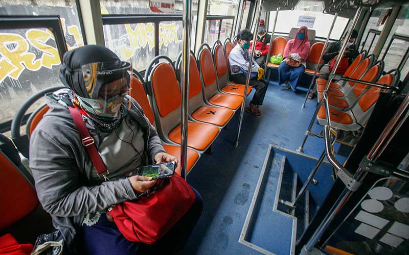  Pemprov DKI Jakarta Sediakan Bus untuk Urai Penumpukan Penumpang KRL