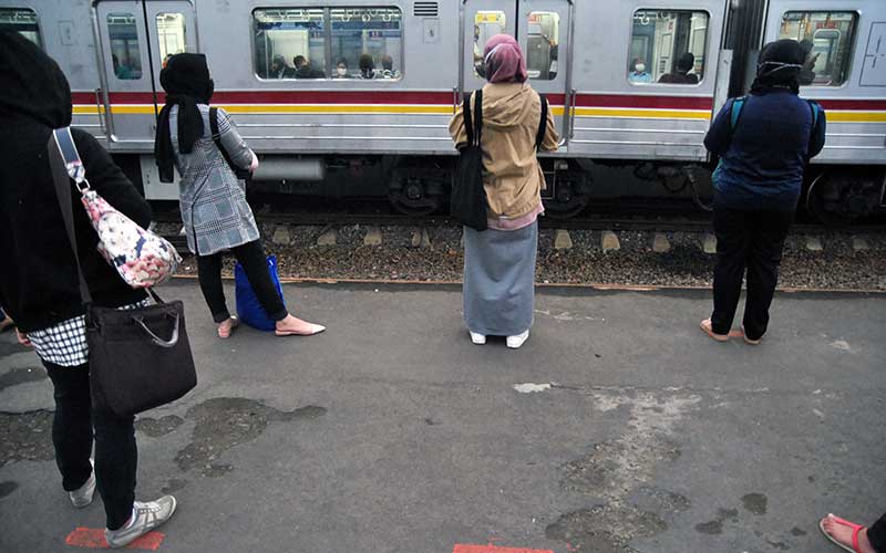  Penerapan Jaga Jarak Fisik Pengguna KRL