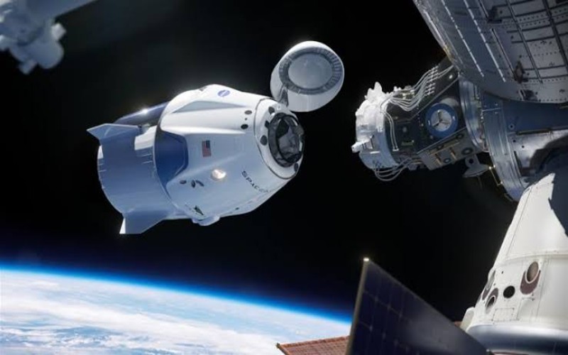  Astronot Misi Demo-2 SpaceX Bakal ‘Spacewalk’ Ganti Baterai ISS