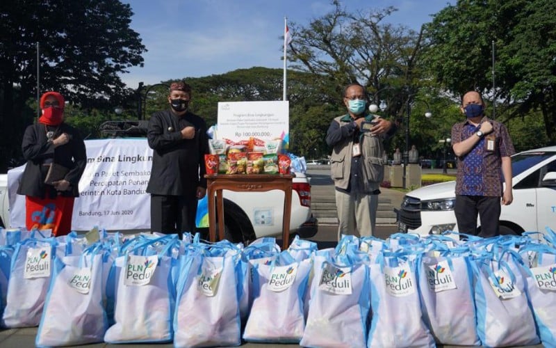  PLN UID Jabar Salurkan 750 Paket Sembako Lewat Pemkot Bandung