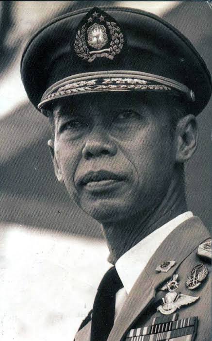  Mengenal Jenderal Hoegeng, Sosok Polisi Yang Dipuji Gus Dur