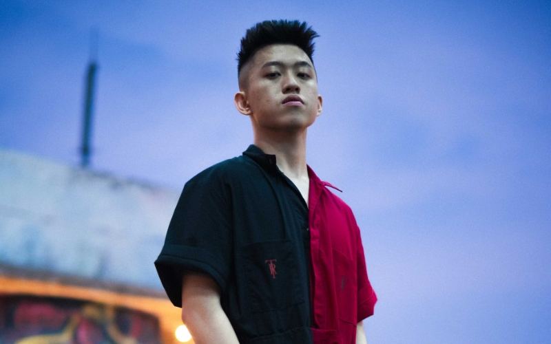  Rich Brian Ajak Masyarakat Berdonasi Lewat Video Klip Terbarunya