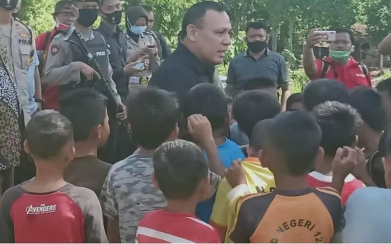  Ketua KPK Firli Dilaporkan Gara-Gara Tak Bermasker saat Bertemu Anak-Anak