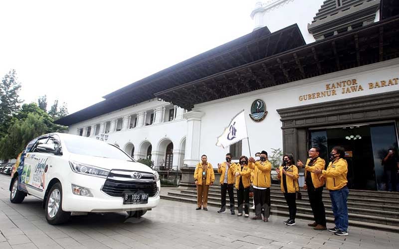  Wakil Gubernur Jawa Barat Uu Ruzhanul Ulum Melepas Tim Jelajah Rebana Bisnis Indonesia