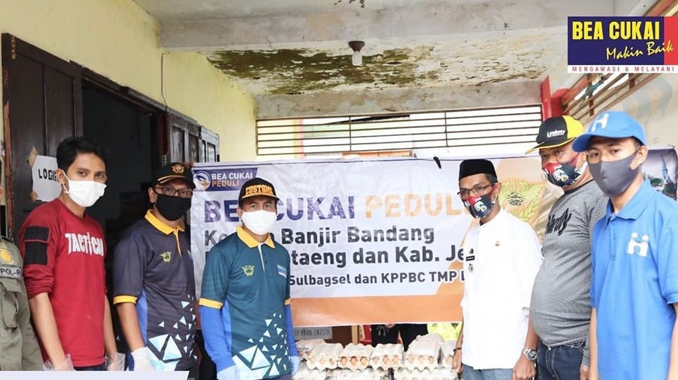  Peduli Korban Bencana Banjir, Bea Cukai Sumbang Ratusan Paket Sembako