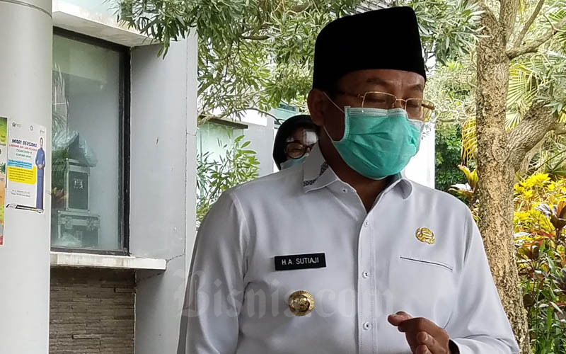  Bank Jatim Sumbang 1.600 Paket Sembako bagi Terdampak Covid-19 di Kota Malang