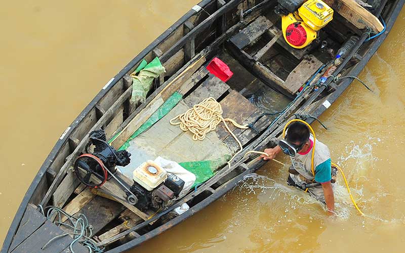  Pencarian Harta Karun di Sungai Batanghari Jambi