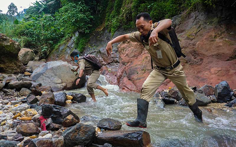  Foto-Foto Perjuangan Guru Tanpa Akses Internet di Tengah Pandemi Covid-19