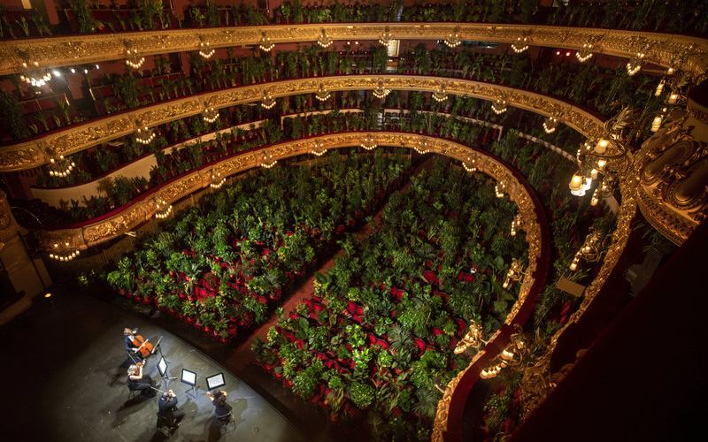  Konser Opera di Barcelona, Penontonnya 2.300 Pot Tanaman