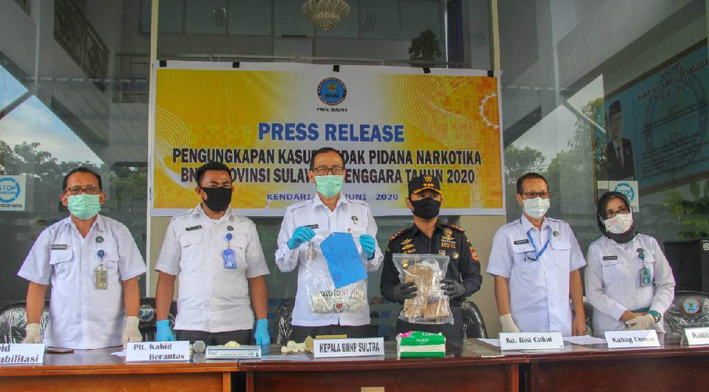  Bea Cukai Kendari Bersama BNNP Sultra Ungkap Penyelundupan Narkotika Via Jasa Pengiriman