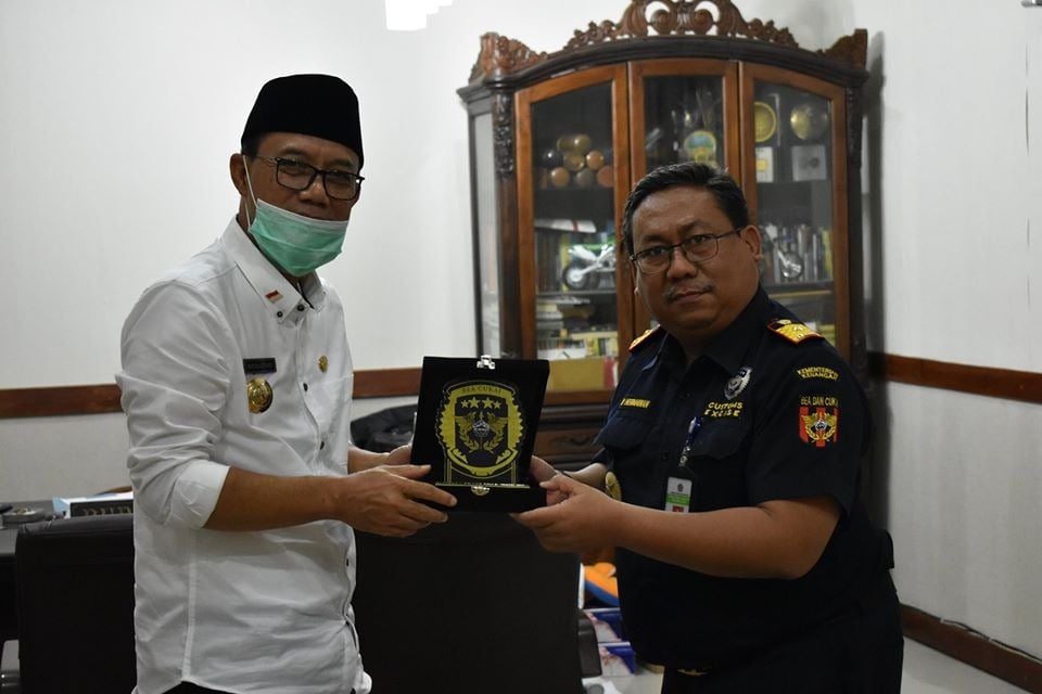  Bea Cukai Madiun dan Pemkab Ngawi Kuatkan Sinergi Berantas Rokok Ilegal