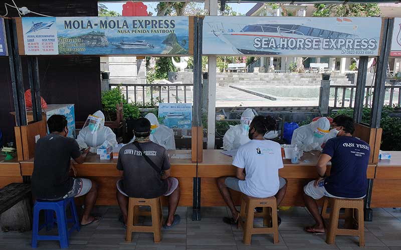  Pekerja Jasa Penyebrangan di Sanur Bali Ikuti Test Cepat Covid-19