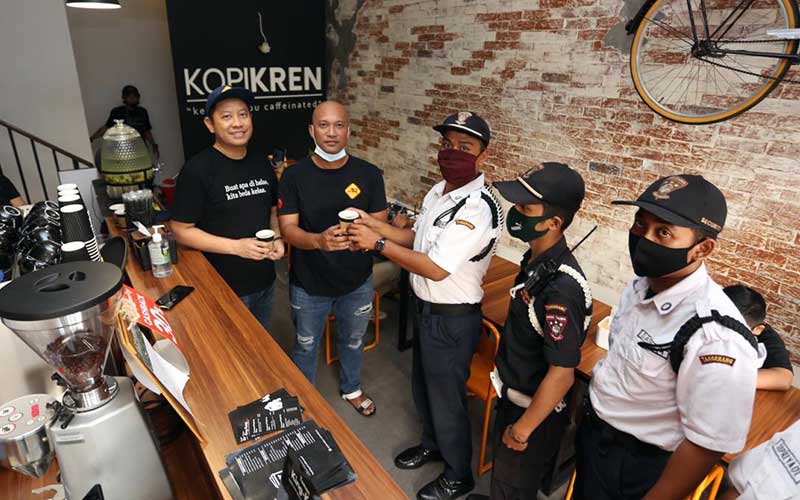  Kopikren015 Bagikan Kopi Gratis di Tengah Pandemi Covid-19