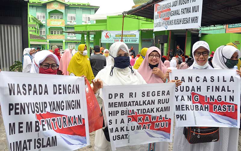  Organisasi Perempuan Muslim Sumatra Utara Gelar Aksi Menolak RUU HIP di Medan