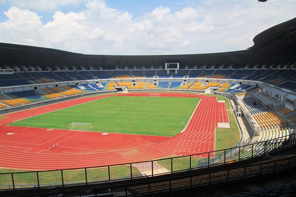  Manajemen Persib Cek Stadion GBLA Sebelum Dipakai Latihan