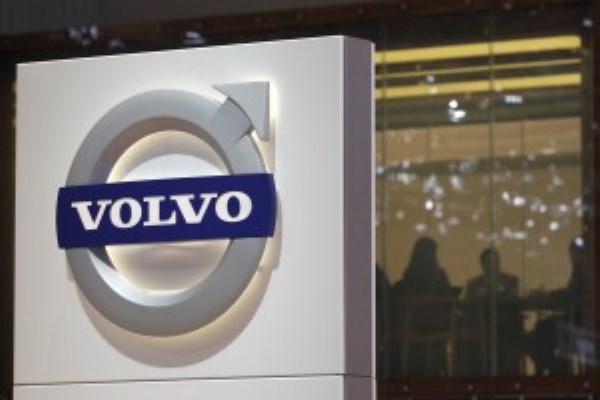 Volvo Cars akan memberikan komponen baru sebagai pengganti kabel yang rusak. /Reuters-Denis Balibouse