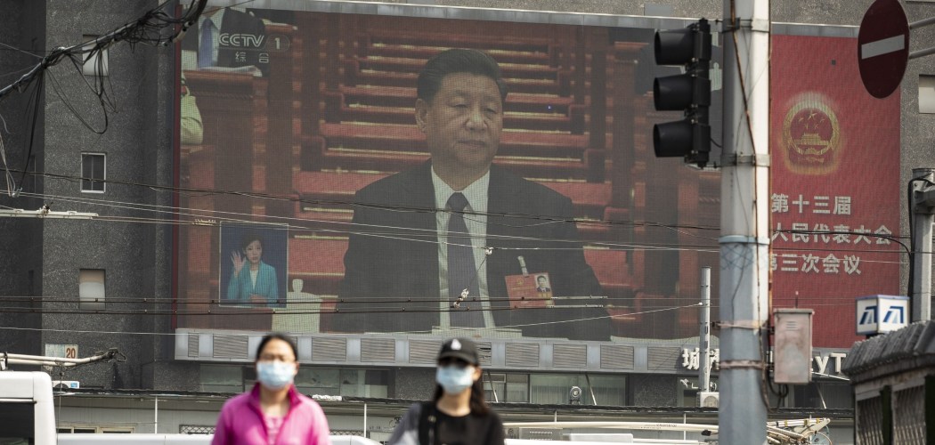  China, Sang Naga yang Terdesak dari Barat dan Timur