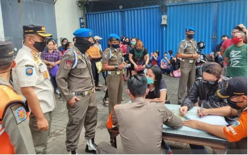  Diskotek dan Karaoke Top One Ketahuan Beroperasi saat PSBB, Ratusan Orang Sembunyi di Kamar   