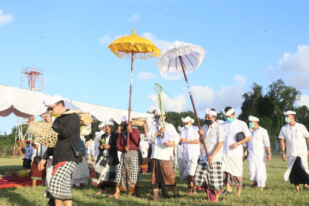  Bandar Udara I Gusti Ngurah Rai Laksanakan Upacara Peneduh Jagat Bali, Mepekelem, & Mebebangkit