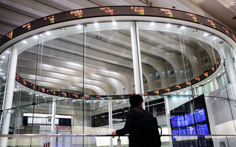  ​Bursa Asia Ditutup Menguat, Indeks Shanghai Melejit 5,8 Persen