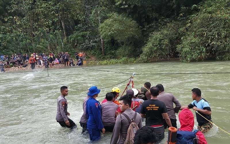  Tim Sar Evakuasi 33 Pendaki Gunung Yang Tersesat di Sulawesi Tenggara