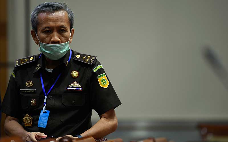 Jaksa Agung Muda Tindak Pidana Khusus (JAM PIDSUS) Ali Mukartono bersiap mengikuti Rapat Dengar Pendapat (RDP) dengan Komisi III DPR di Kompleks Parlemen Senayan, Jakarta, Kamis (2/7/2020). ANTARA FOTO/Puspa Perwitasari