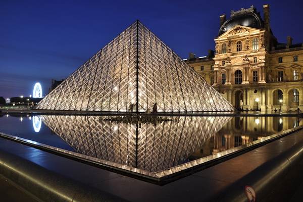  Museum Louvre Paris Kembali Dibuka setelah 4 Bulan Tutup