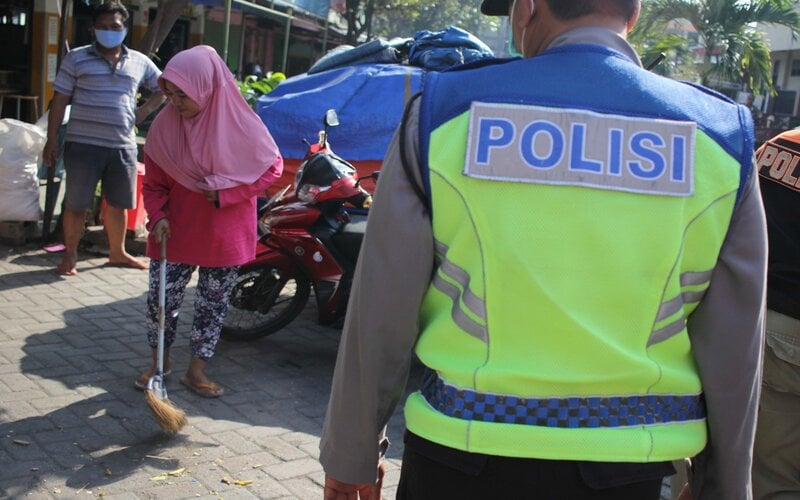  Jam Malam Surabaya Serupa Judul Tanpa Isi