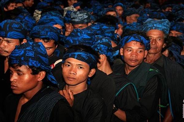 Warga Baduy mengikuti prosesi upacara Seba di Pendopo Gubernur Banten, di Serang/Antara