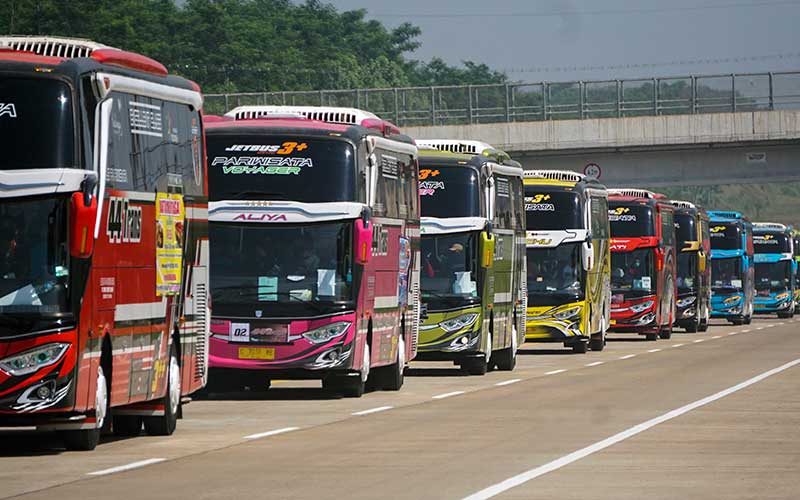  Bus Pariwisata Konvoi Di Tol Untuk Sosialisasikan Tur Wisata New Normal