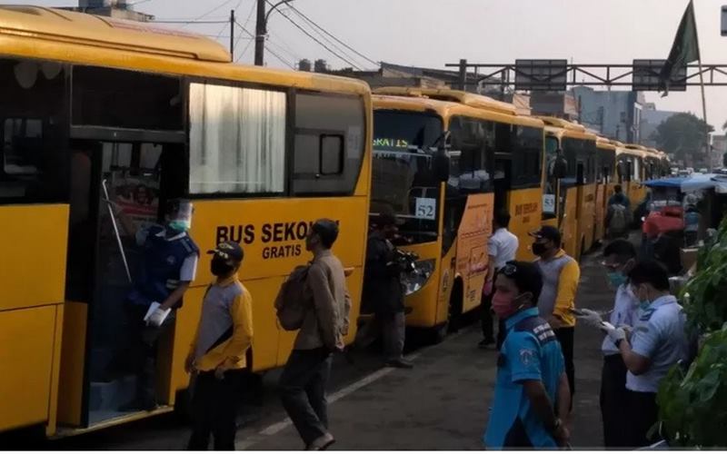  150 Bus Bantuan Pemprov DKI Urai Kepadatan Penumpang KRL di Bogor