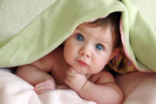  Bayi Jatuh dari Tempat Tidur, Ini yang Harus Dilakukan