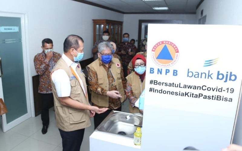  BJB Salurkan Bantuan Penanganan Covid-19 ke BNPB   