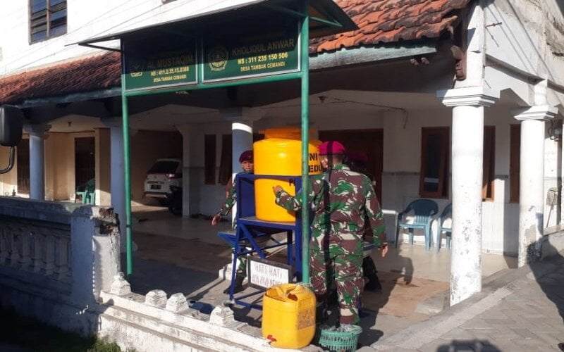  Militer Terjun ke Warga di Sidoarjo, Mengingatkan Pentingnya Protokol Kesehatan