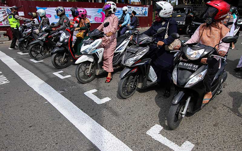  Jaga Jarak Pengedara Sepeda Motor di Aceh Seperti Start Balapan Moto GP