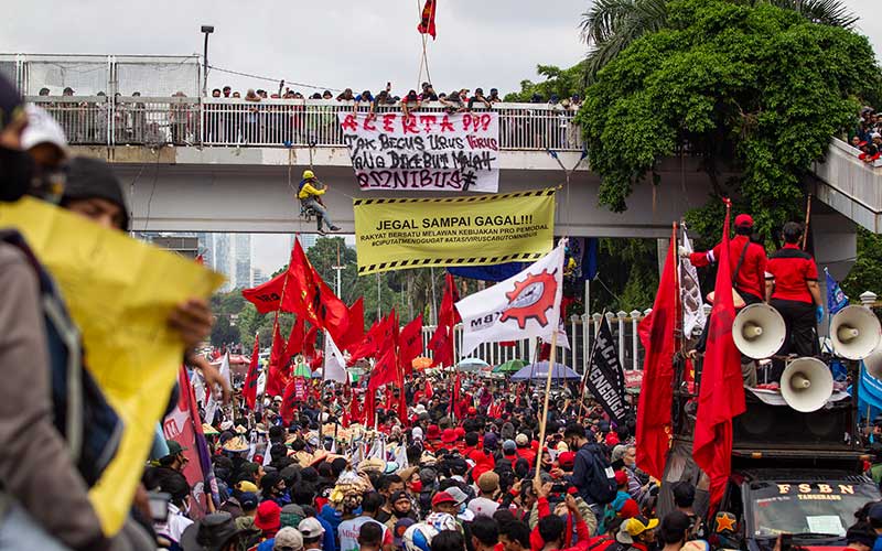  Demo Menolak Omnibus Law Digelar Serentak di Sejumlah Daerah di Indonesia