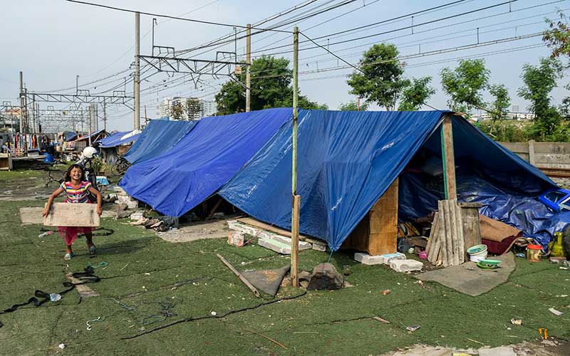  Warga Yang Terkena Penggusuran Dirikan Tenda Darurat Sambil Menunggu Relokasi