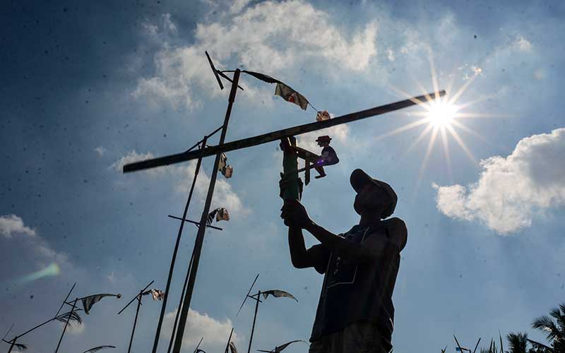  Desa Cisayong Gunakan Dana Desa Untuk Membuat 500 Buah Kolecer Sebagai Pengusir Hama Burung