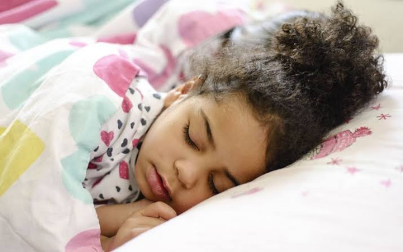  Selama Pandemi, Jangan Biarkan Anak Tidur Larut Malam. Ini Alasannya