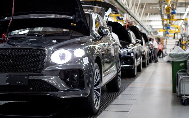 Bentley Bentayga berada di jalur produksi Pabrik Crewe. /Bentley