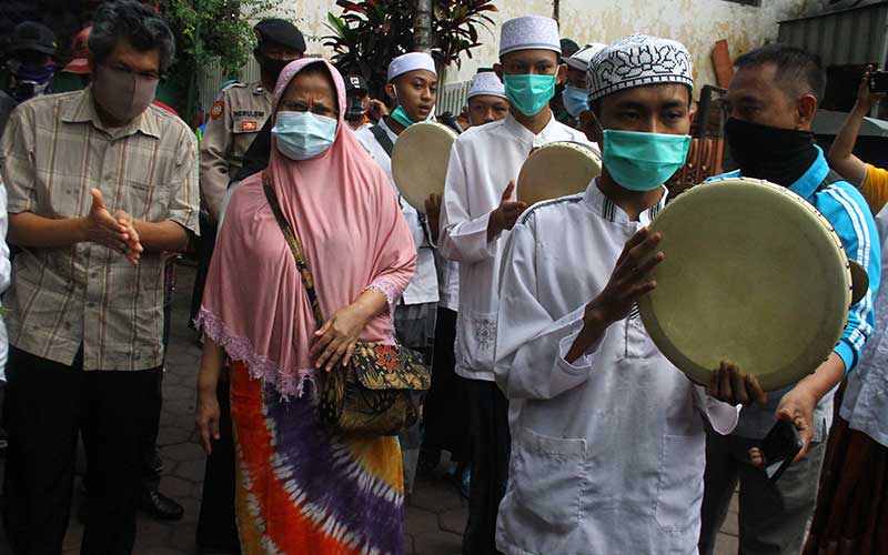  Warga Malang Sambut Kepulangan Pasien Covid-19 Yang Dinyatakan Sembuh