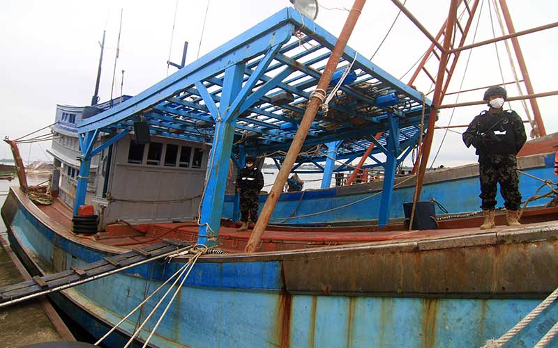  Menteri Kelautan dan Perikanan Edhy Prabowo Tinjau Kapal Ikan Asing Ilegal Yang Tertangkap