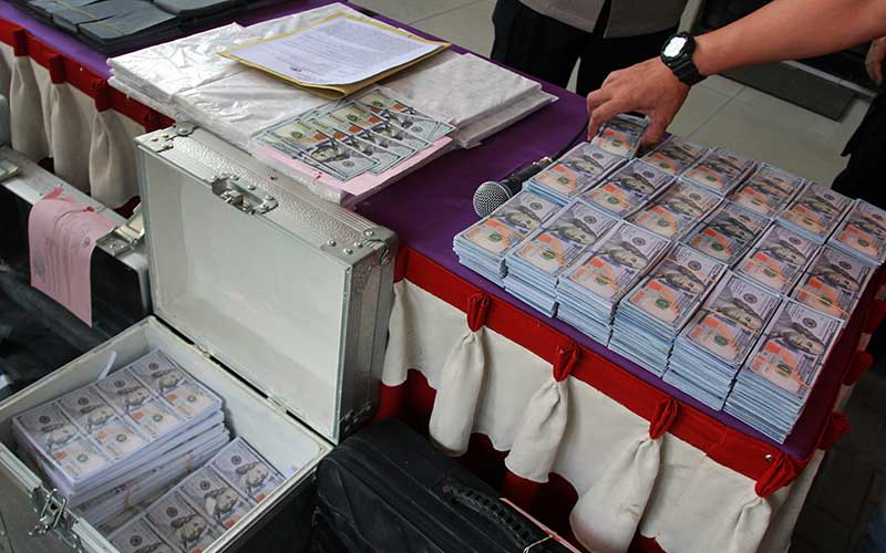  Polisi Amankan Uang Dollar AS Palsu Senilai RP9,8 Miliar