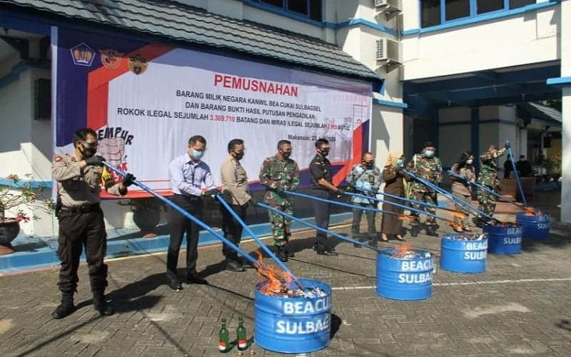  Rokok dan Minuman Keras Ilegal Senilai Rp2,6 Miliar di Sulsel Dimusnahkan