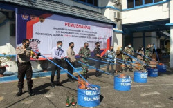 Rokok dan Minuman Keras Ilegal Senilai Rp2,6 Miliar di Sulsel Dimusnahkan