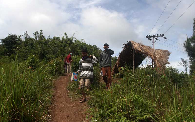  Siswa di Kabupaten Agam Sumbar Harus Berjalan Delapan Kilometer Untuk Dapatkan Akses Internet