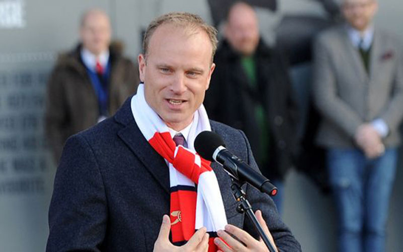  Legenda Belanda Dennis Bergkamp Ingin Kembali ke Arsenal