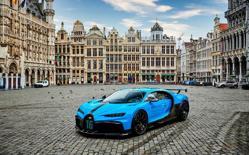  Bugatti Chiron Pur Sport Mejeng di Pusat Kota Eropa